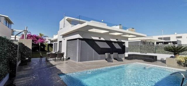 Villa independiente  con piscina en Campoamor!, 200 mt2, 4 habitaciones