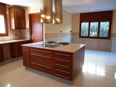 Casa individual con parcela de 1100 m2 muy bien situada en la zona de El Pinar, Reus, 500 mt2, 7 habitaciones