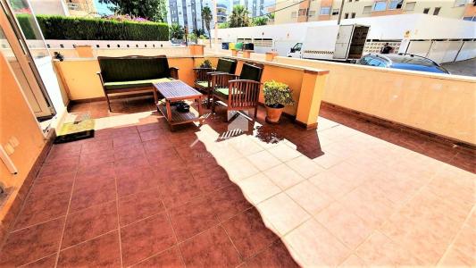 Apartamento en planta baja con terraza de 110 m2 situado en playa Miramar, 170 mt2, 3 habitaciones