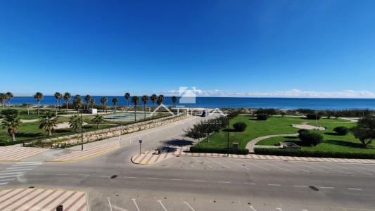 Apartamento con vistas abiertas al mar situado en 1ª línea playa Daimús, 93 mt2, 3 habitaciones