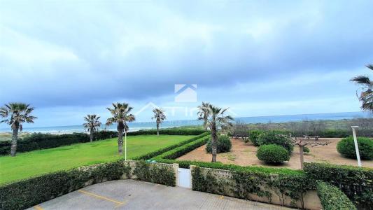 Apartamento con vistas abiertas al mar situado en 1ª línea playa Guardamar de la Safor,, 66 mt2, 2 habitaciones