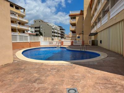Apartamento con terraza y piscina, 84 mt2, 2 habitaciones