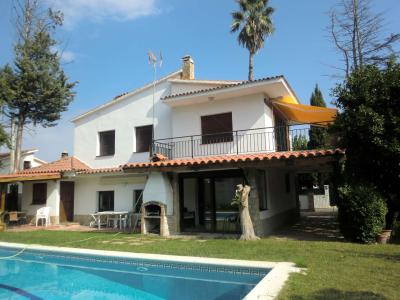 Casa a 4 vientos en la zona de Bon relax (Sant Pere Pescador), 279 mt2, 6 habitaciones
