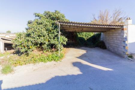 CASA EN VENTA CON PATIO TRASERO Y COCHERA EN LA MATANZA (BARRIO LOS MATEOS)., 524 mt2, 3 habitaciones