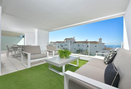 Piso dúplex de 3 dormitorios a estrenar y amueblado en Los Monteros, Marbella, 157 mt2, 3 habitaciones