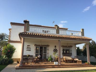 VILLA DE LUJO EN  VENTA EN EL CAMPITO, 260 mt2, 4 habitaciones