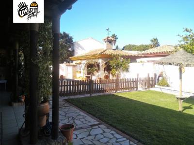 OPRTUNIDAD.Se vende magnifico chalet en Chiclana, 275 mt2, 5 habitaciones