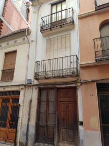 Casa de tres plantas con una vivienda por planta en el centro de la ciudad para reformar., 266 mt2, 3 habitaciones