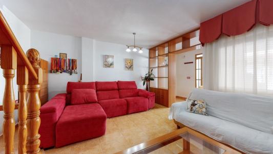 Amplio dúplex con buhardilla en  zona súper tranquila de Pilar de la Horadada, 135 mt2, 3 habitaciones
