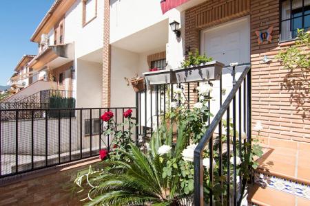 Bonita casa adosada en Gojar,  A 10 minutos del centro de Granada, 168 mt2, 3 habitaciones