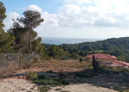 Parcela en venta con vistas al mar en Can Girona