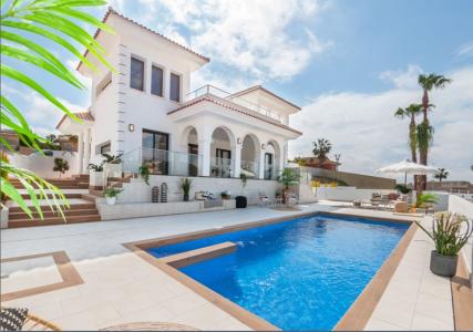 Villa independiente con un diseño mediterráneo, 224 mt2, 4 habitaciones