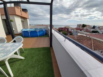 Edificio de tres pisos junto a la playa en La Torre de la Horadada( Alicante), 294 mt2, 6 habitaciones