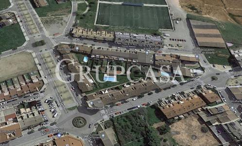 FANTÁSTICA CASA ADOSADA CON ZONA COMUNITARIA Y PISCINA.DE 5 HABITACIONES 3 BAÑOS Y BODEGA, 250 mt2, 5 habitaciones