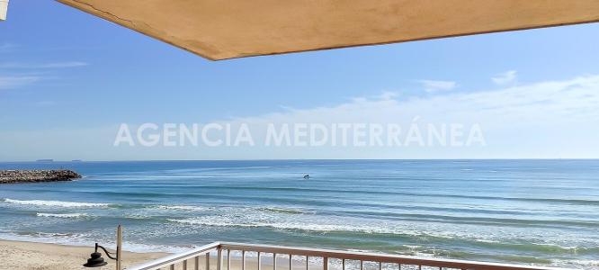 APARTAMENTO EN PRIMERA LINEA DE PLAYA EN EL PERELLO, 127 mt2, 4 habitaciones