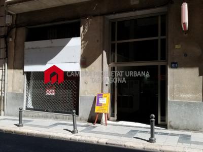 Se alquila local comercial más altillo en el centro de Tortosa, 26 mt2