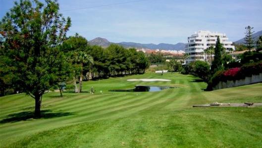 Una de las mejores urbanizaciones en Benahavís, junto a Real Club de Golf Guadalmina., 106 mt2, 2 habitaciones