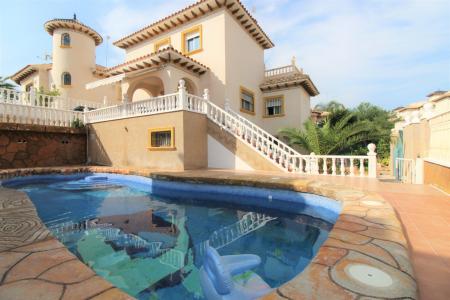Villa en la Zenia con piscina privada, 240 mt2, 4 habitaciones