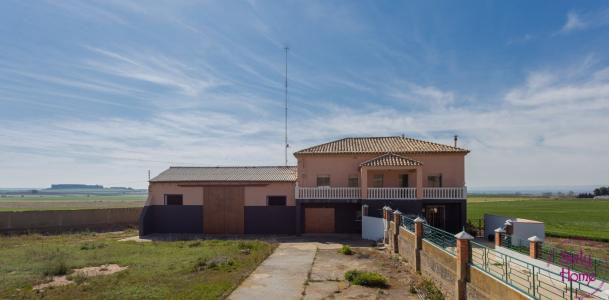 Preciosa casa con terreno a media hora de Huesca, 368 mt2, 5 habitaciones