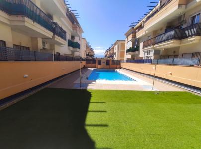 Bonito piso en Urbanización privada con piscina y zonas comunes, amplio y luminoso, listo para vivir, 84 mt2, 2 habitaciones