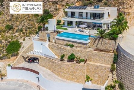 Exclusiva Villa de lujo con piscina privada con privilegiadas vistas en Sierra Cortina, 372 mt2, 4 habitaciones