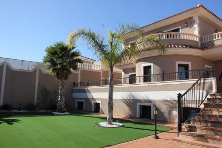 LLAVE EN MANO!! Villa de nueva construcción. Estilo mediterraneo. Los Balcones. Torrevieja, 335 mt2, 3 habitaciones