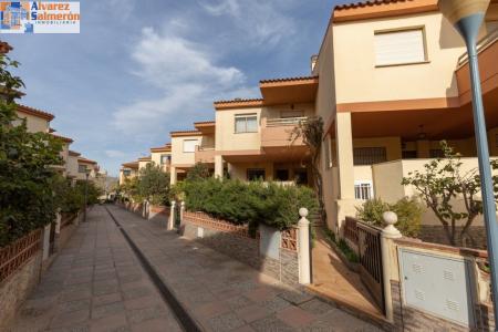 Casa en venta en primera linea de playa en Salobreña, 119 mt2, 4 habitaciones