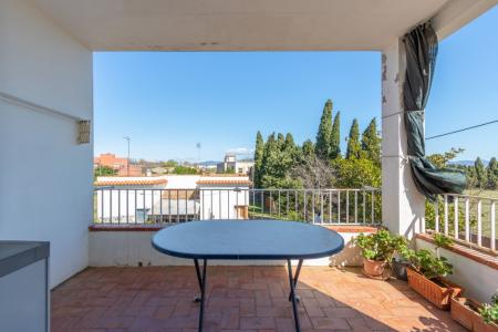 Piso de 3 habitaciones con terraza en Figueres, 83 mt2, 3 habitaciones