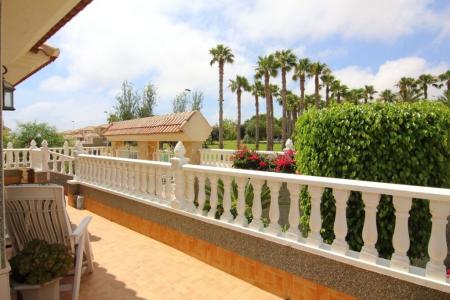 Amplia villa de estilo mediterráneo, 3 dormitorios y apartamento invitados en Los Altos, Torrevieja, 339 mt2, 3 habitaciones
