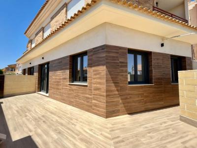 Bungalows nuevos en planta baja, 3 dormitorios LLAVE EN MANO, a 700 metros de la playa en San Javier, 74 mt2, 2 habitaciones