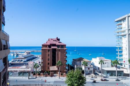 Apartamento con vistas al mar, a tan solo 50 metros andando de la playa y del puerto de Calpe., 106 mt2, 2 habitaciones