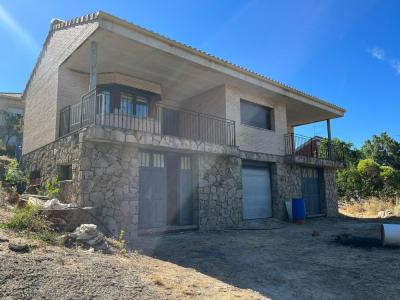 SE VENDE CASA EN PARA TERMINAR EN RIO COFIO, 300 mt2, 3 habitaciones