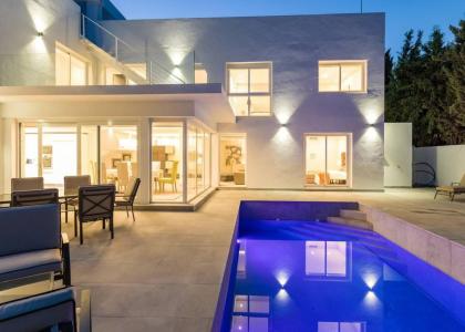Luxury house completely renovated 3 minutes from Puerto Banús, 343 mt2, 6 habitaciones