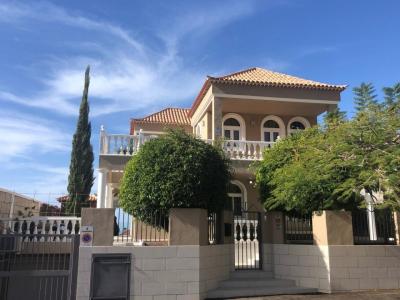 Villa en El Madronal, 238 mt2, 4 habitaciones