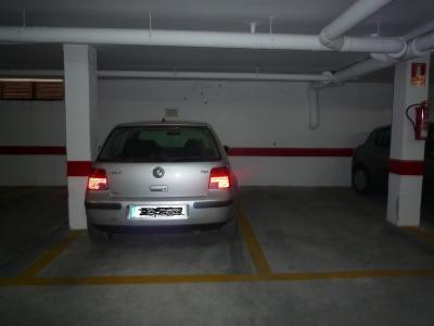 Plaza de aparcamiento en sótano disponible en alquiler y venta, 13 mt2
