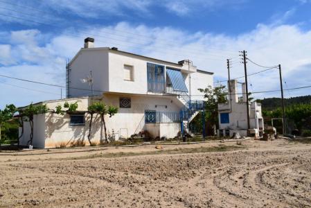 Casa con terreno en la zona de Bitem, 100 mt2, 4 habitaciones