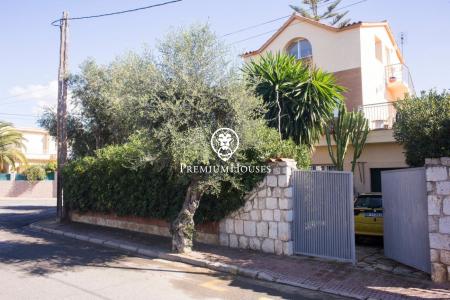 Casa independiente de tres plantas en Rocamar, Sant Pere de Ribes, 255 mt2, 5 habitaciones