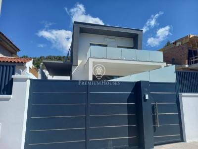 Moderno chalet independiente en urbanización Mas Alba, 200 mt2, 4 habitaciones