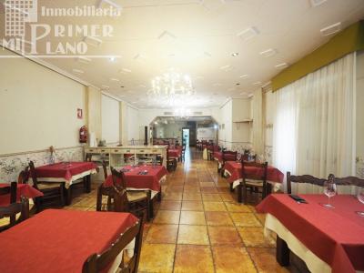 *ALQUILER DE LOCAL COMERCIAL PARA CAFETERIA/RESTAURANTE EN LA MEJOR ZONA DE TOMELLOSO *, 380 mt2