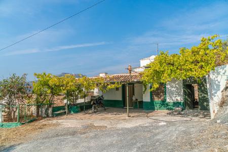 CASA CON TERRENO EN EL CHORRO, 156 mt2, 4 habitaciones