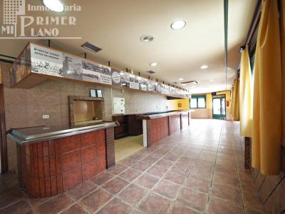 LOCAL COMERCIAL en esquina en calle Dña Crisanta, 150 m2 por sólo 500 €, 150 mt2