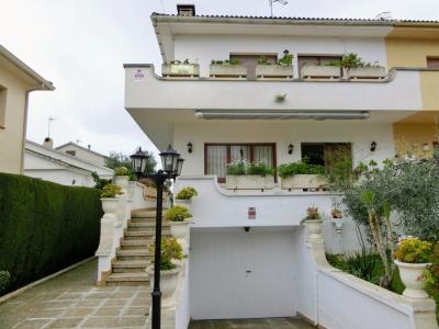 Casa pareada luminosa, con jardín, barbacoa, terraza y garaje, en la playa de Roda de Berà,, 196 mt2, 3 habitaciones