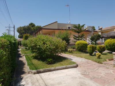 Chalet independiente con jardín y piscina en La Cañada, 135 mt2, 4 habitaciones