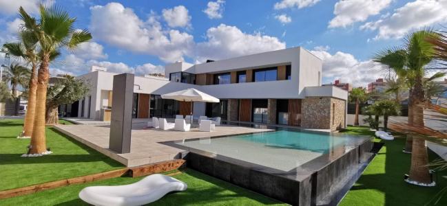 La Manga: Preciosa villa de lujo a poca distancia del mar Mediterráneo, 300 mt2, 5 habitaciones