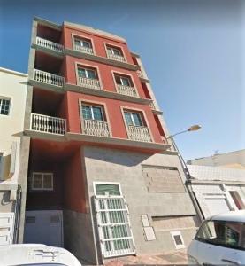 Piso de tres dormitorios, terraza y plaza de garaje en Vecindario, 134 mt2, 3 habitaciones