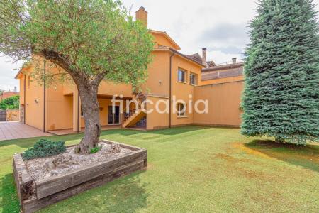 Casa aislada con jardín en venta en el centro de Sant Hilari Sacalm., 441 mt2, 10 habitaciones