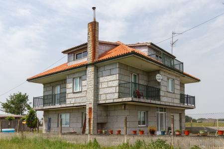 Casa con terreno en la zona de Allariz., 224 mt2, 4 habitaciones