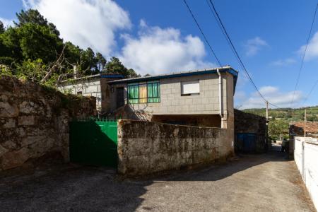 Casa con finca en Toen ( zona Alongos), 208 mt2, 4 habitaciones