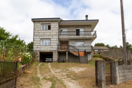 Casa con terreno en Nogueira de Ramuin., 417 mt2, 5 habitaciones
