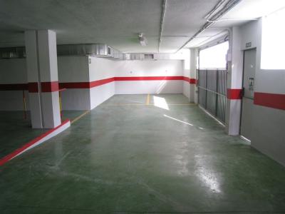 Amplio aparcamiento subterráneo